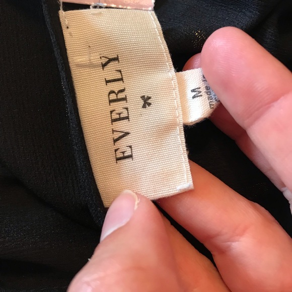 Black and gold tank top medium - Picture 4 of 5